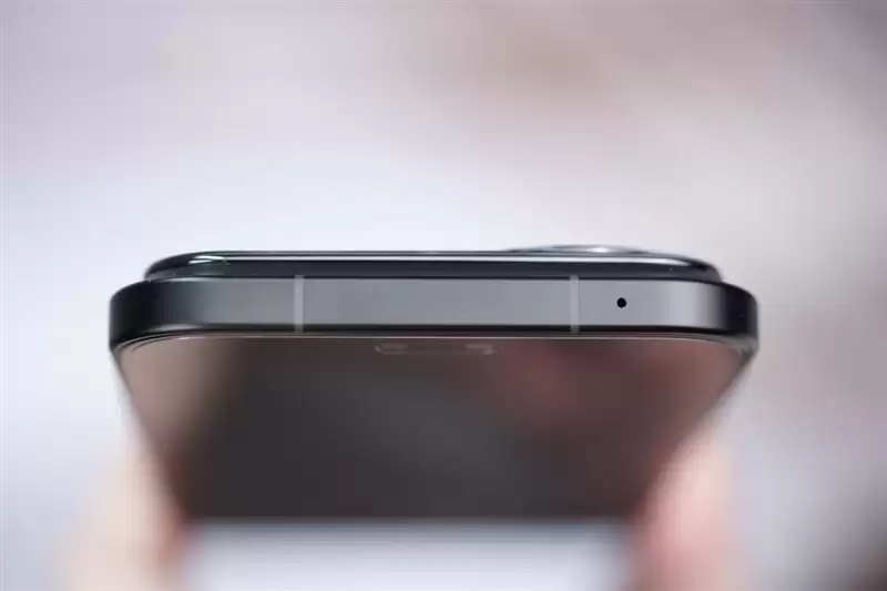 前后双红枫上阵 华为nova 15 Ultra全面评测:年轻人的影像轻旗舰!