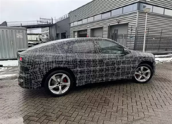 宝马首款纯电轿跑SUV!新一代iX4实车谍照曝光:姿态更低、更具攻击性