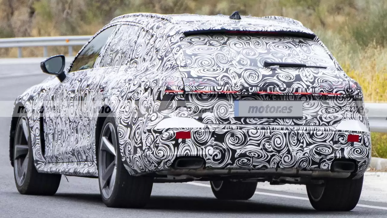 全新奥迪A6 Allroad插混旅行车伪装车现身，带有RS 6前翼子板通风口