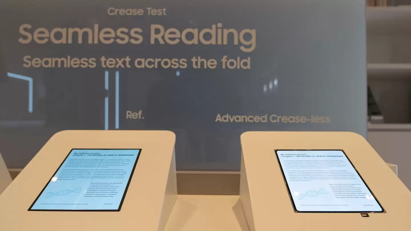 折叠屏折痕要没了?三星放大招