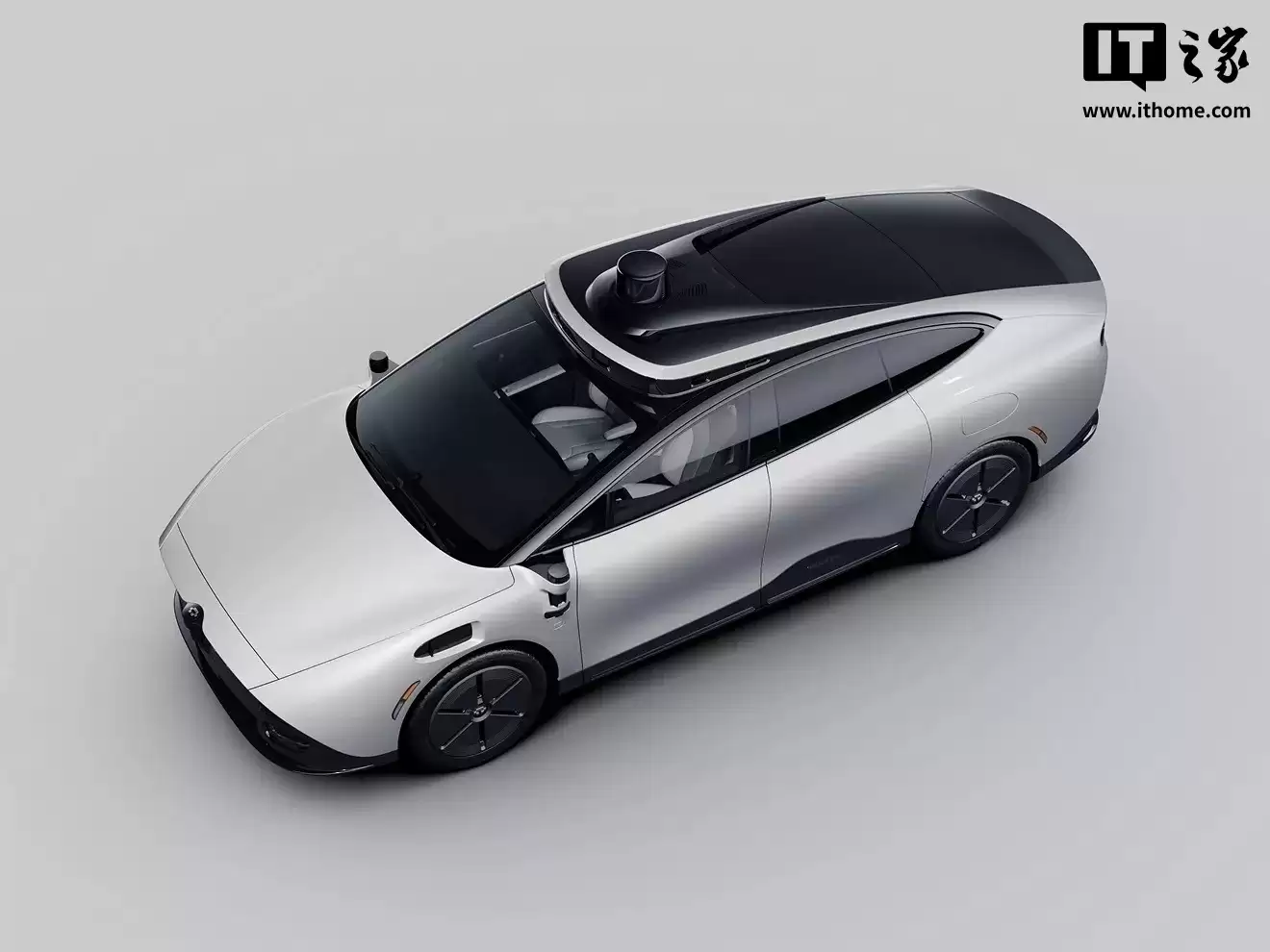 全球首款自动驾驶可折叠方向盘问世，可自动收起为乘客腾空间