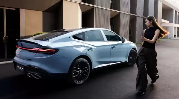 高管称决不放弃燃油车！全新MG7上市：限时11.69万起