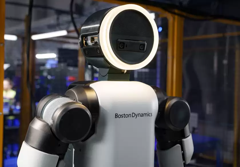 波士顿动力 CES 2026 发布 Atlas 人形机器人量产版本，首先发货现代汽车和谷歌 DeepMind