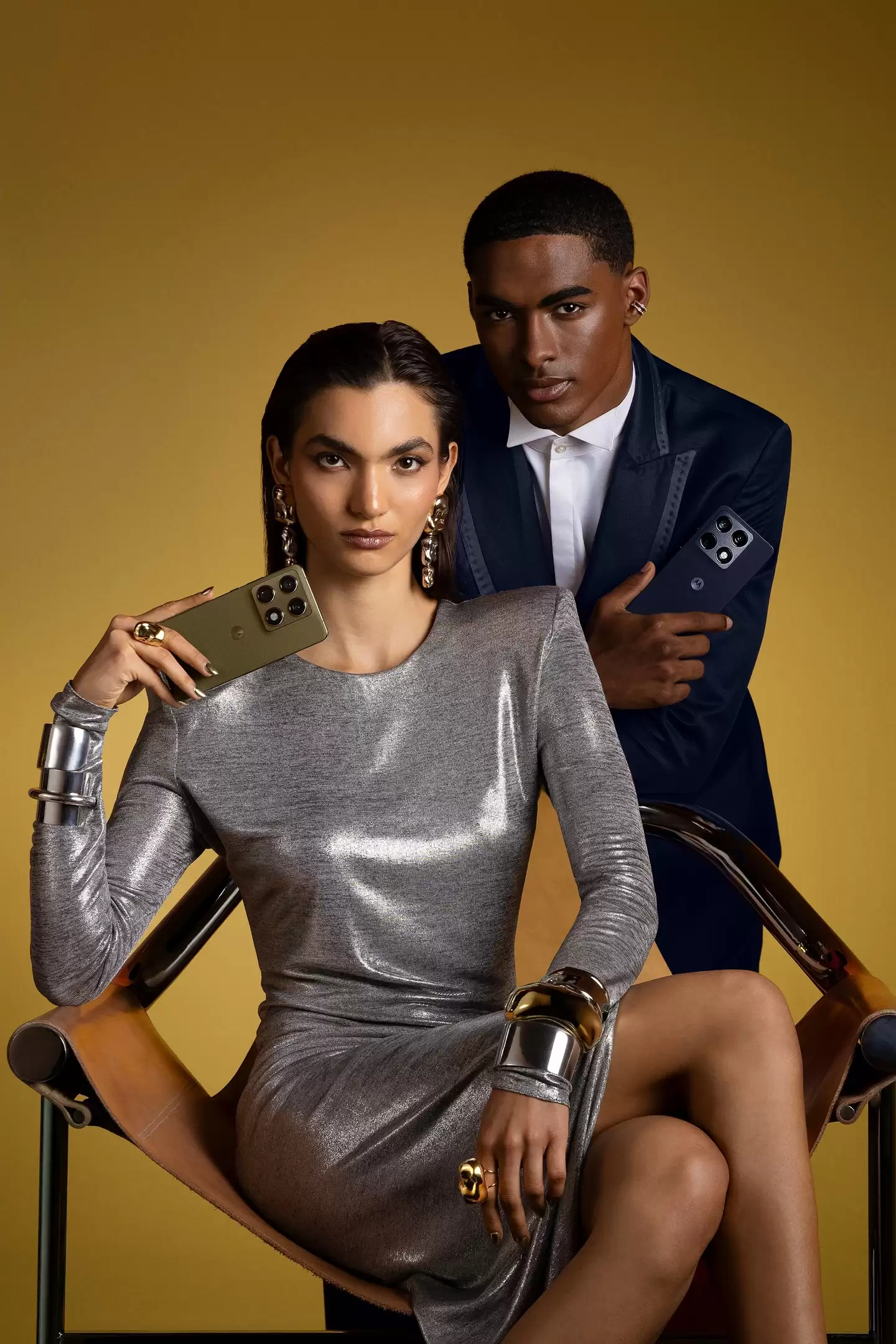 摩托罗拉 Signature 手机渲染图曝光：骁龙 8 Gen 5 芯片