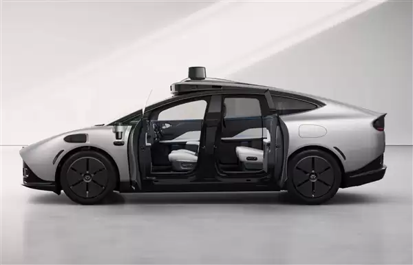 全球首款可折叠方向盘亮相：L4级自驾时自动 “隐身”” h=