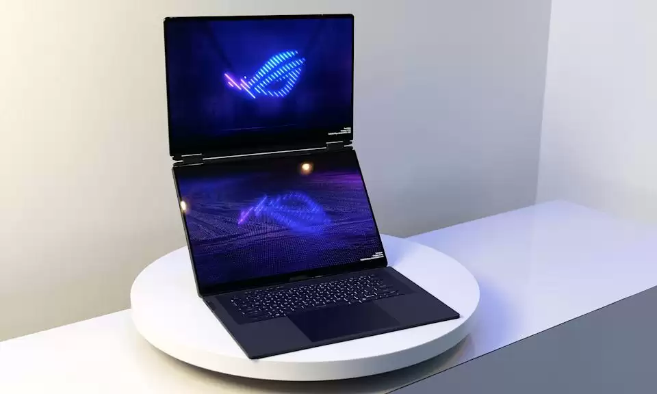 华硕 ROG Zephyrus Duo 双屏游戏本亮相 CES 2026，至高可选 RTX 5090 显卡