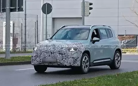 全新奔驰GLB路试曝光，2026年将国产上市