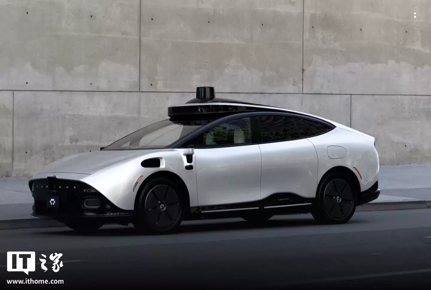 全球首款自动驾驶可折叠方向盘问世，可自动收起为乘客腾空间