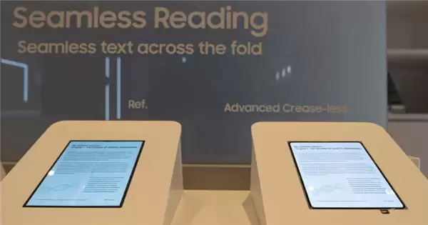 三星首款无折痕折叠屏面板亮相 或用于苹果新机