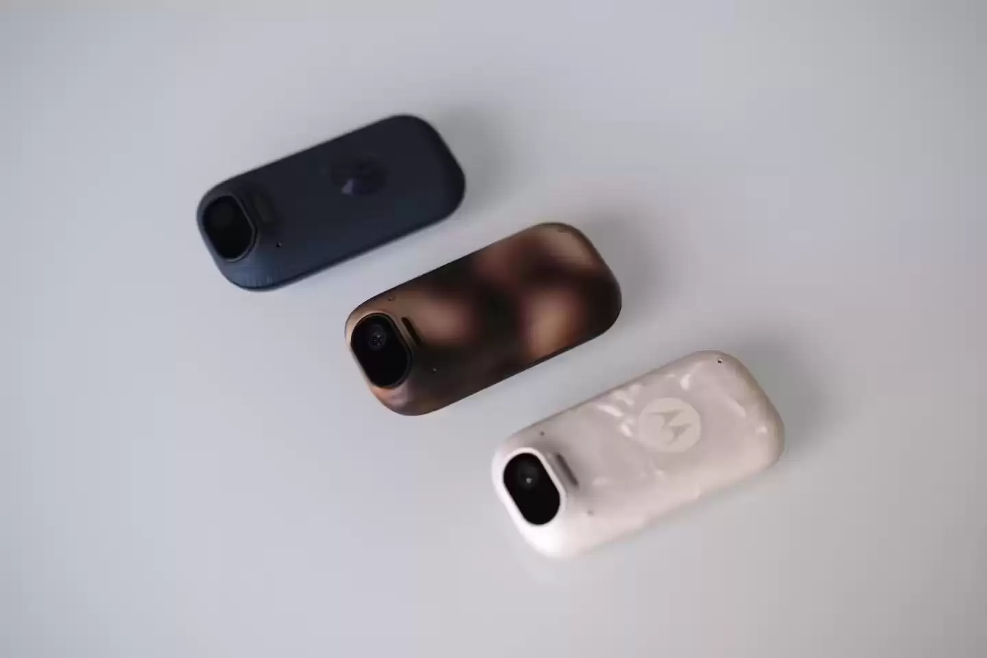 摩托罗拉首款“AI感知伴侣”硬件曝光：像饰品、无屏幕，做你的“第二双眼”