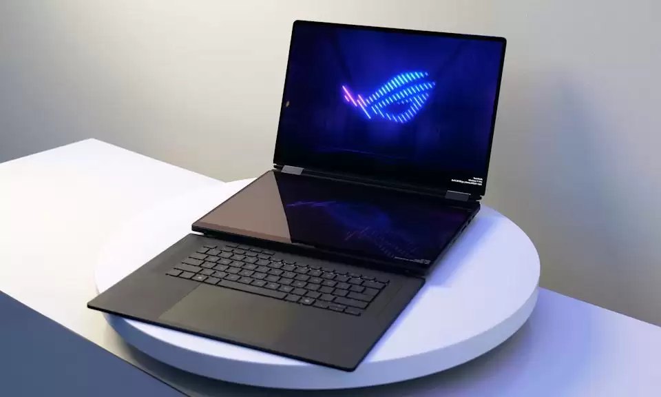 华硕 ROG Zephyrus Duo 双屏游戏本亮相 CES 2026，至高可选 RTX 5090 显卡