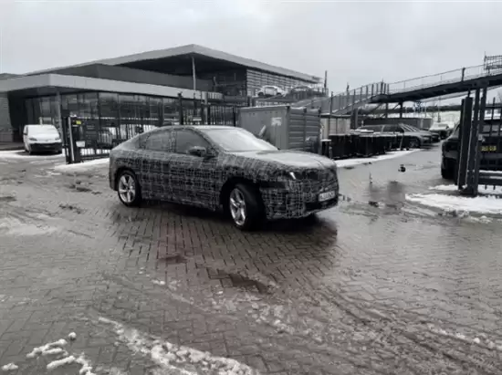 宝马iX4路试曝光：纯电轿跑SUV将搭载800V平台