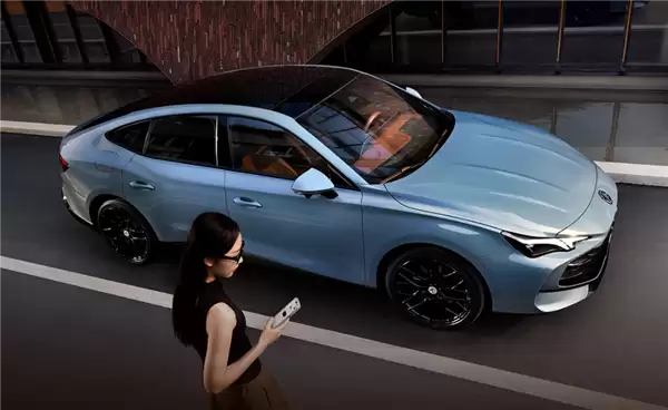 高管称决不放弃燃油车！全新MG7上市：限时11.69万起