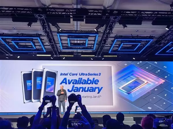 英特尔发布酷睿Ultra 300处理器，性能续航双突破