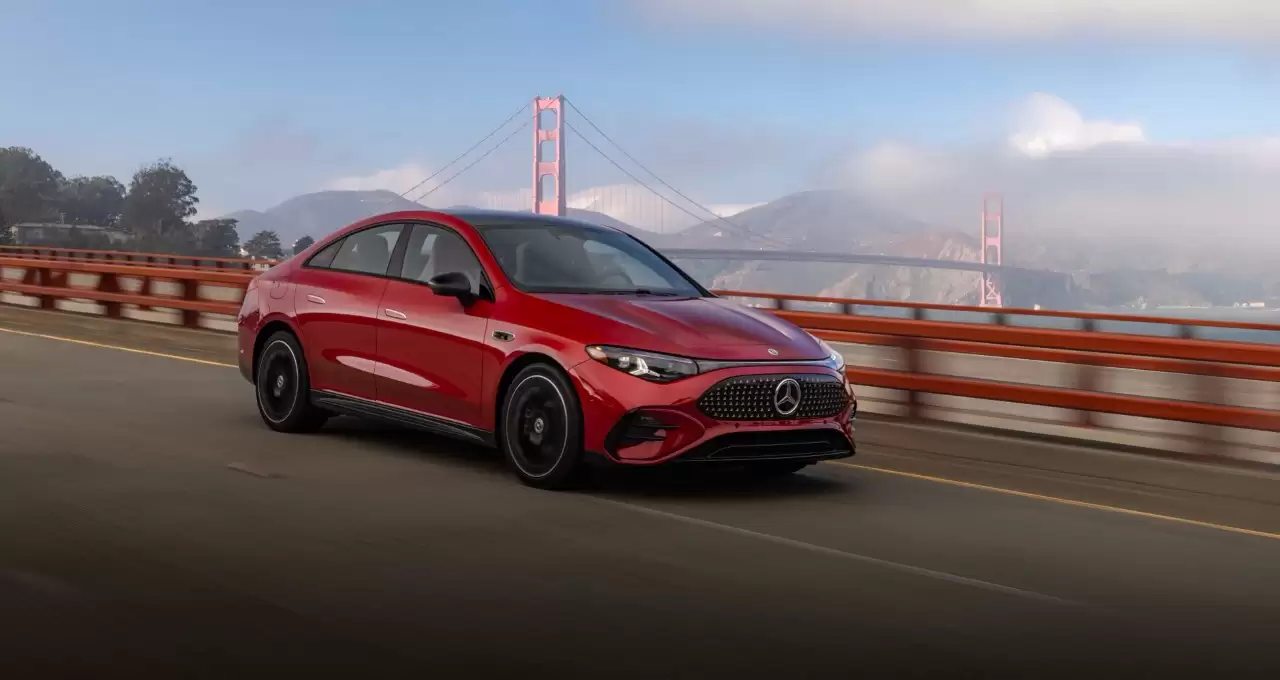 黄仁勋宣布首次为奔驰CLA引入英伟达“L2++”AI端到端驾驶辅助软件DRIVE AV,新车预计年底前上市