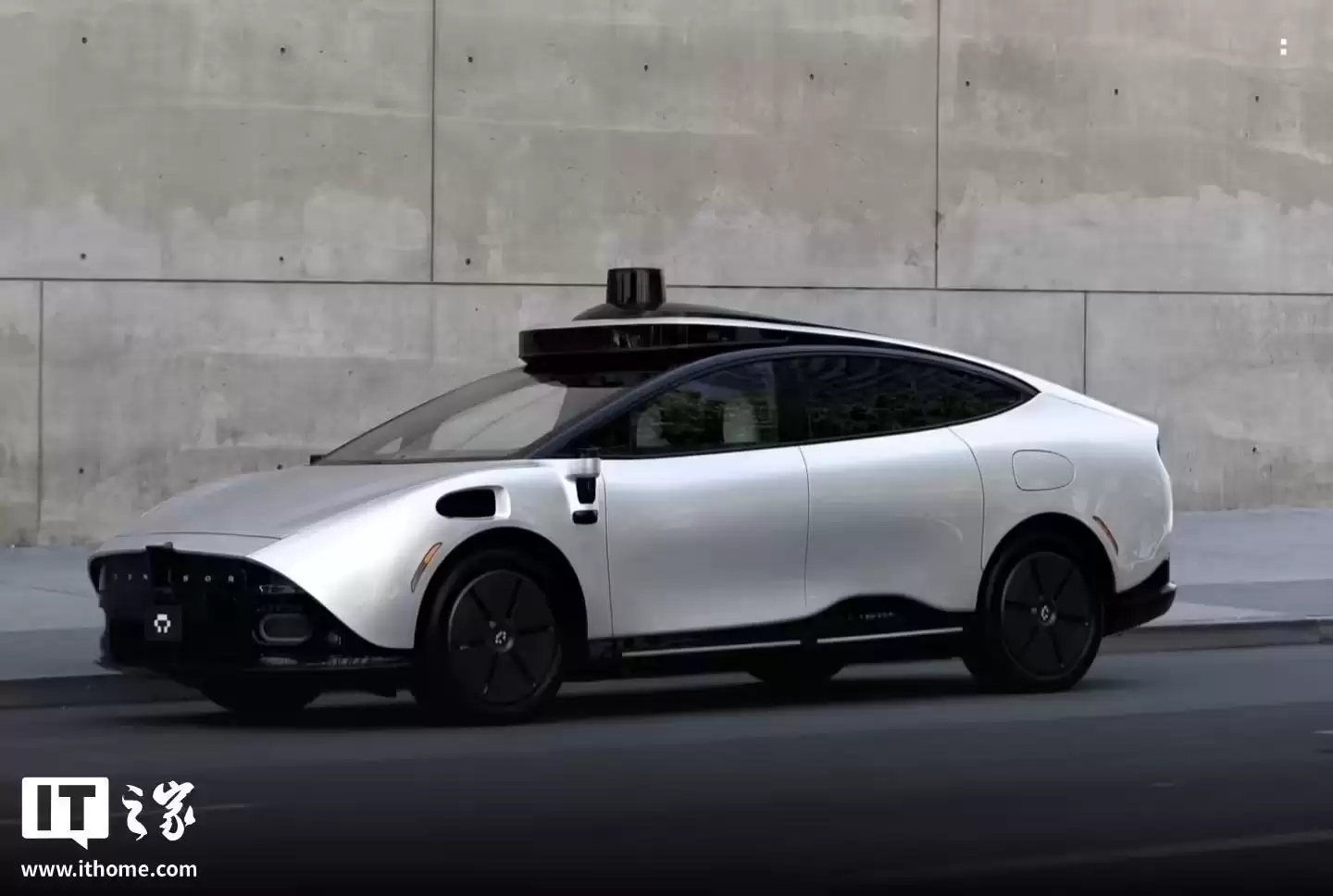 全球首款自动驾驶可折叠方向盘问世,可自动收起为乘客腾空间