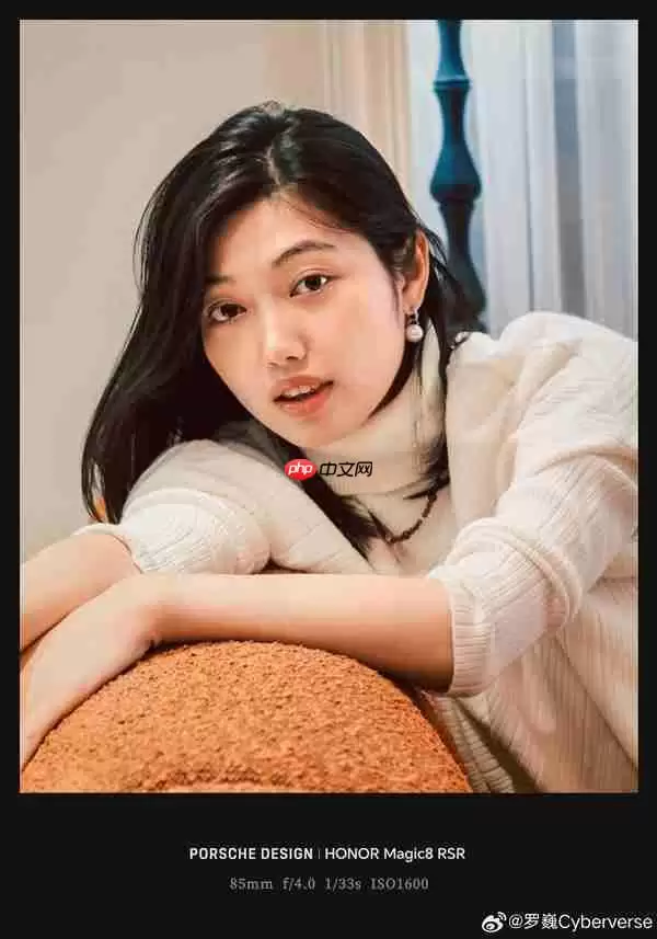 荣耀Magic8+RSR保时捷设计人像大片出炉：发丝清晰 细节拉满