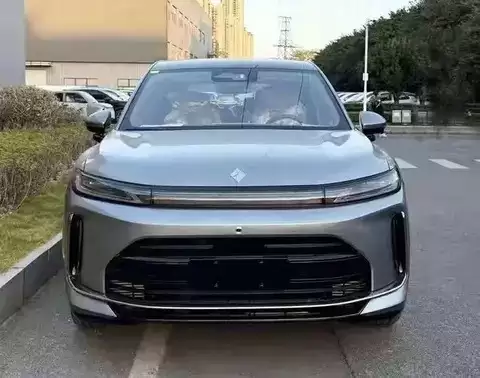 宝骏首款大型SUV华境S亮相，插混动力+六座布局