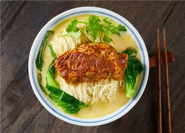 和府捞面只有面现煮引发热议:三四十一碗 浇头和汤底都是袋装