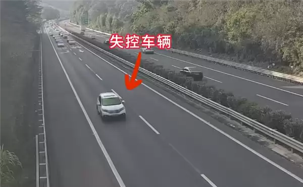 泉南高速一小车定速巡航故障 刹车失灵140km/h狂飙 交警护航250公里才停下