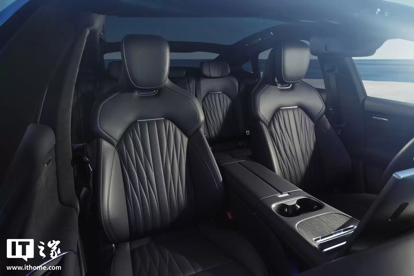 重新设计、质感提升,雷军放出新一代小米 SU7 更多内饰细节图