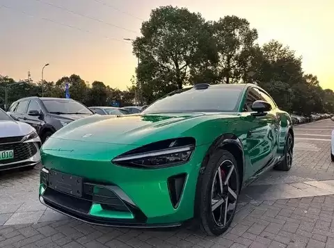 祖母绿轿跑惊艳登场：高颜值、强性能、真续航