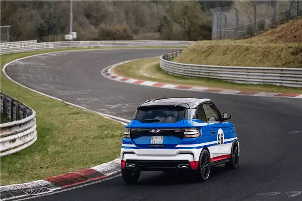 纽北赛道最慢纪录被打破:跑完一圈用时28分25.8秒