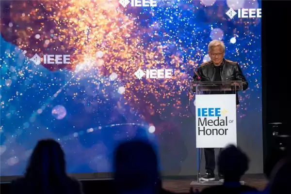 英伟达CEO黄仁勋获IEEE最高荣誉奖章 揽200万美元奖金