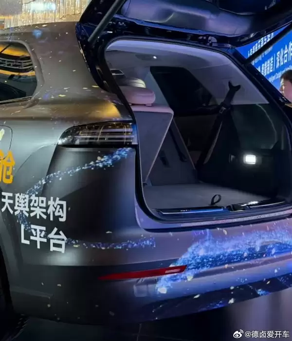 问界M9亲民平替 宝骏华境S内饰曝光:新势力有的基本都配齐