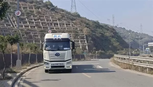 续航1000km!一汽解放液氢重卡启动公开道路示范运营