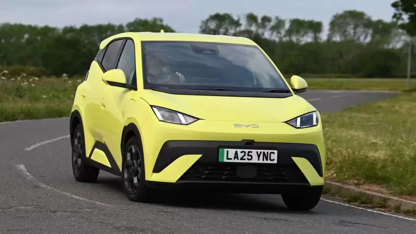 2025 年英国新车销量重回 200 万辆：中国车企助力当地车市回春