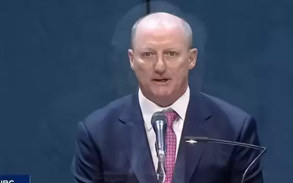 年收入是巴菲特的250倍!伯克希尔新CEO首年薪水曝光