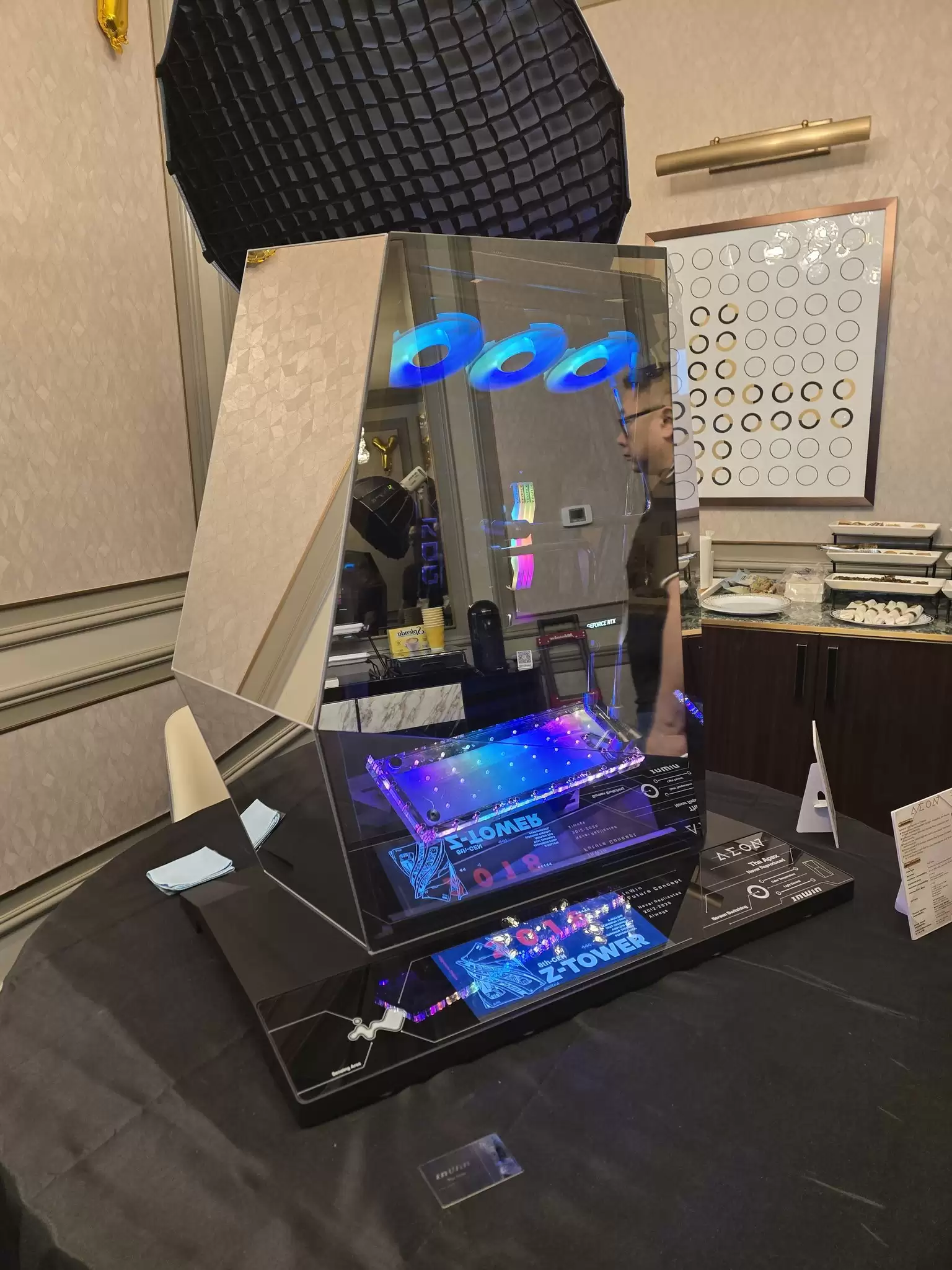 第 12 代 Signature 形象机，迎广 Aeon 亮相