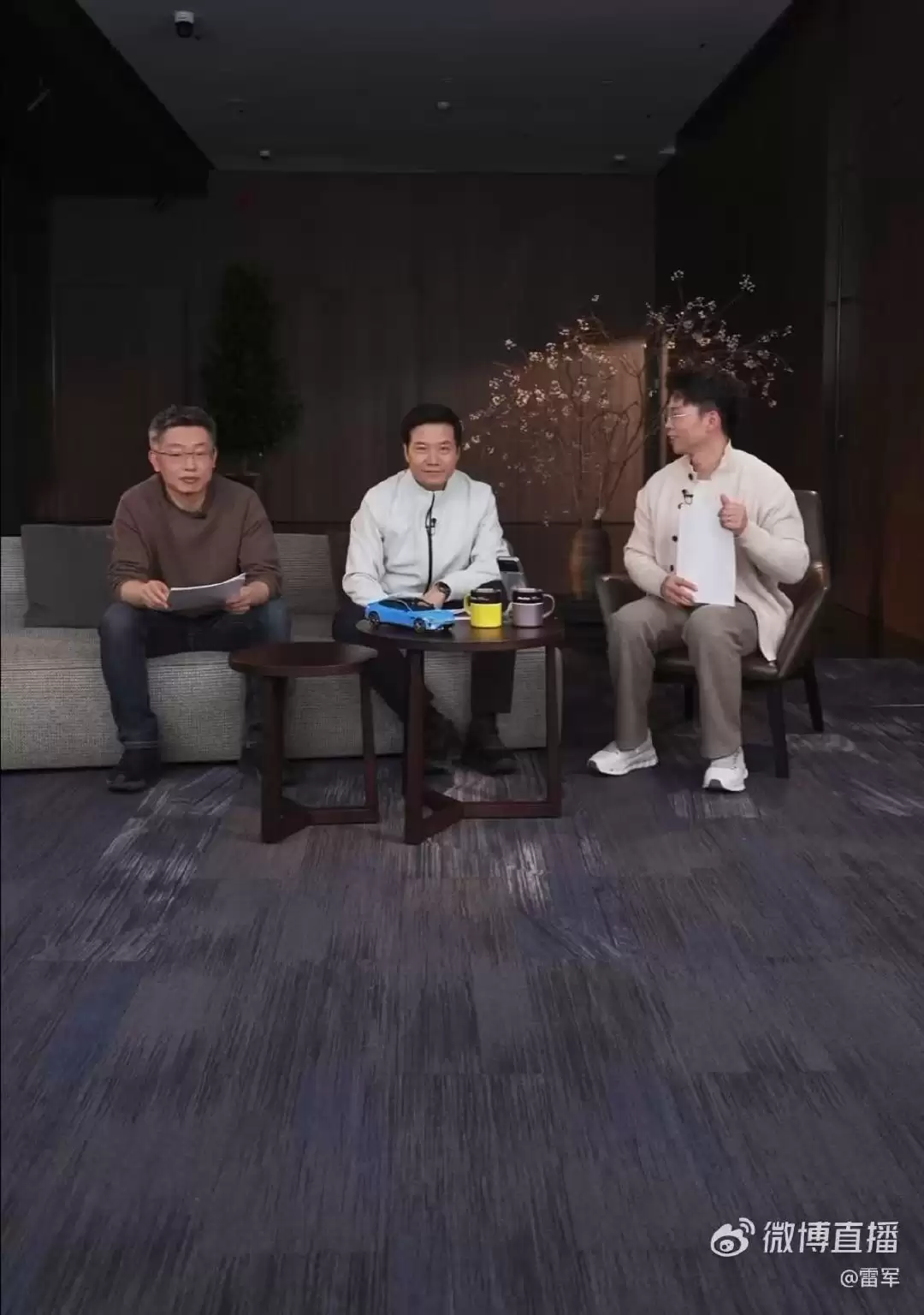 雷军再谈小米 YU7 丢轮保车设计:是豪华车型比较成熟的安全技术,大家不要再质疑了