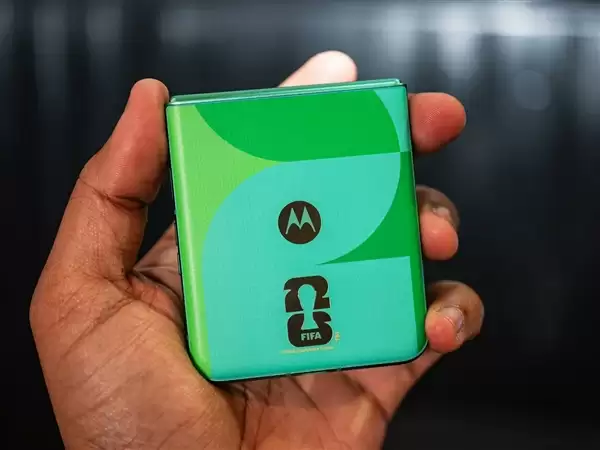 最独特的小折叠！moto razr FIFA世界杯2026定制版发布：4900元