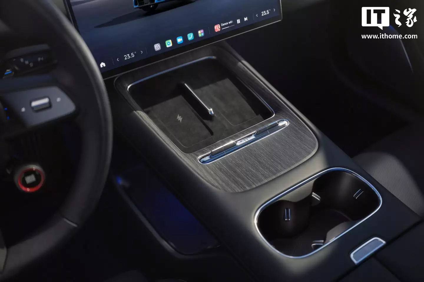重新设计、质感提升,雷军放出新一代小米 SU7 更多内饰细节图