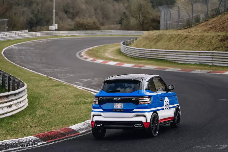 法国车企Ligier宣称打破纽北赛道最慢纪录:四轮微车取得28分25.8秒圈速