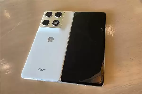 moto发布首款大折叠屏手机Razr Fold进军高端市场