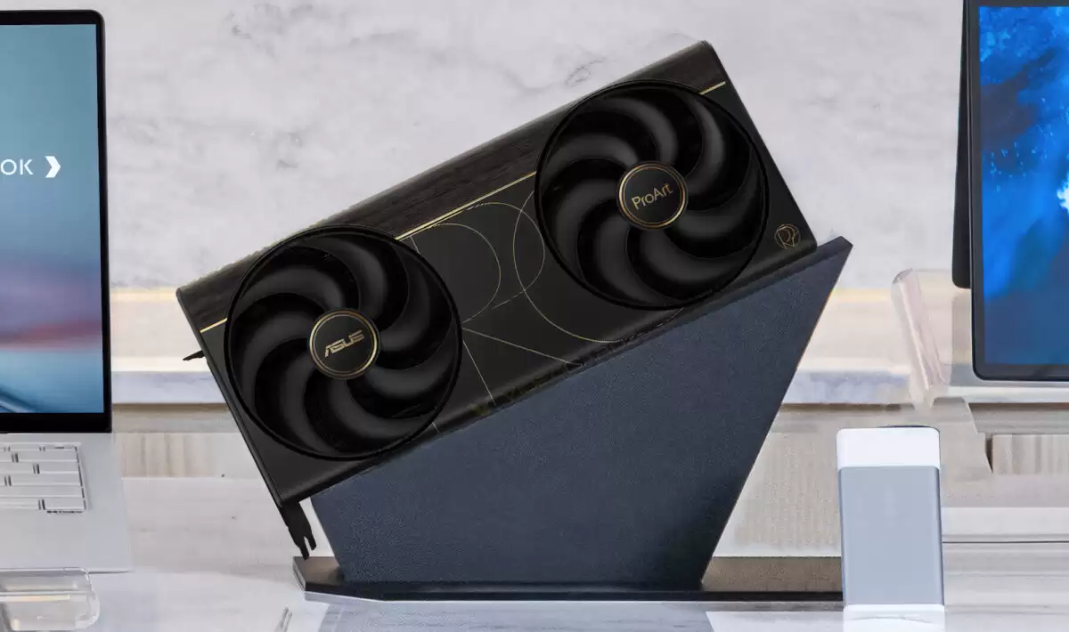 华硕 ProArt RTX 5090 显卡亮相：2.5 槽厚，兼容 SFF 机箱