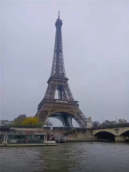 老人镜头下的素颜巴黎掀热议