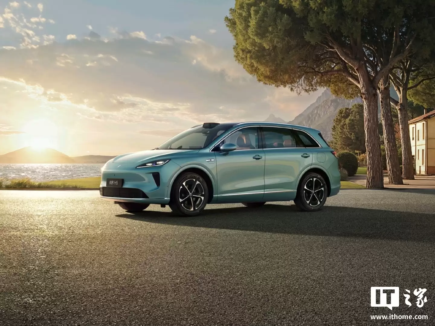 鸿蒙智行尚界 Z7 猎装版车型更多角度谍照曝光,消息称两个版本今年陆续上市