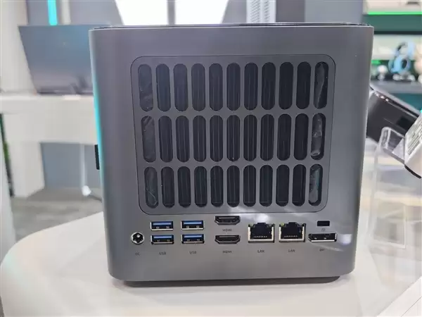雷神MIX+STATION迷你主机亮相:搭载AMD AI Max+ 395处理器