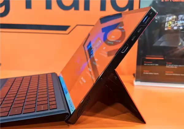 壹号本Super V二合一本领相CES:搭载酷睿Ultra X7 358H