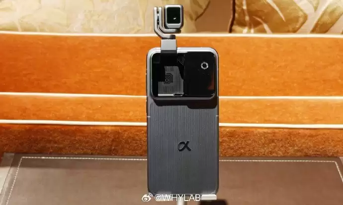 荣耀ROBOT PHONE亮相CES 2026,全球首款机器人手机引关注