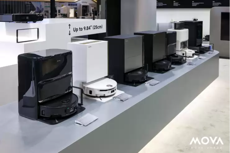 在CES现场，我看见一台MOVA扫地机飞上了“二楼”