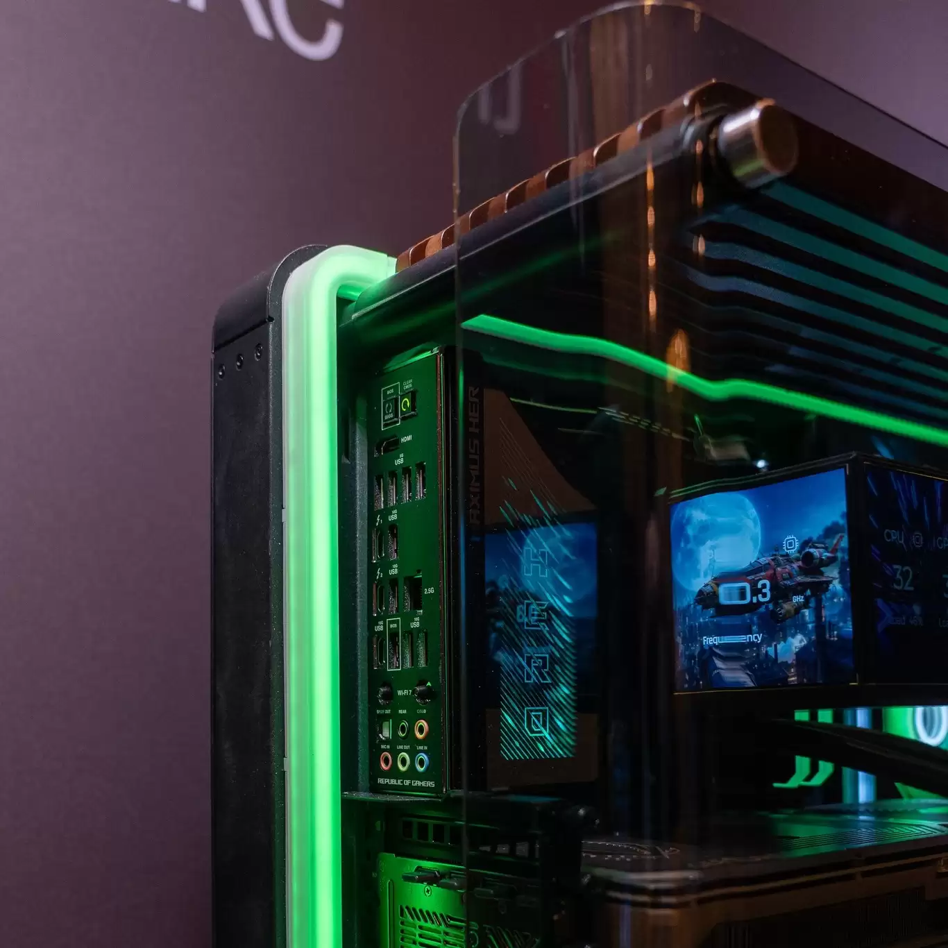 曜越旗舰机箱 Core PX Infinity WS ARGB 问世:环绕式双曲玻璃,大面积木质装饰