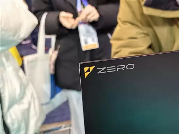 雷神ZERO Air轻薄游戏本实机首秀：仅1.58kg 160W双满血性能释放
