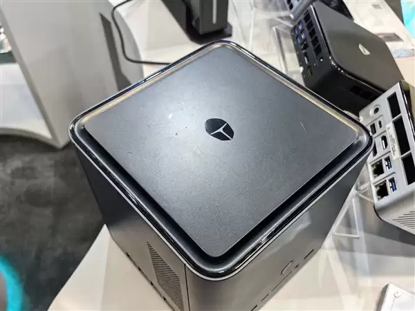 雷神MIX+STATION迷你主机亮相:搭载AMD AI Max+ 395处理器