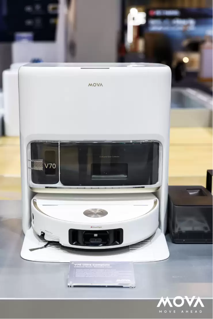 在CES现场，我看见一台MOVA扫地机飞上了“二楼”