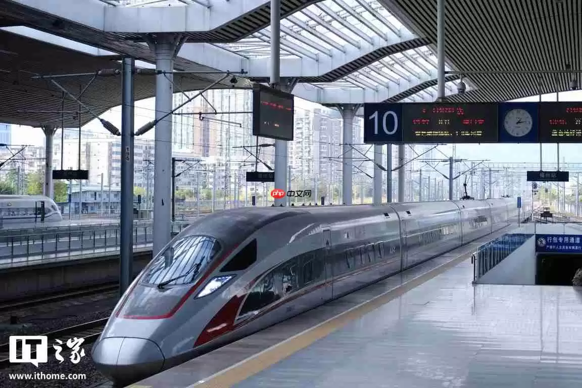 2025 年全国铁路旅客发送量超 45 亿人次，同比增长 6.4%